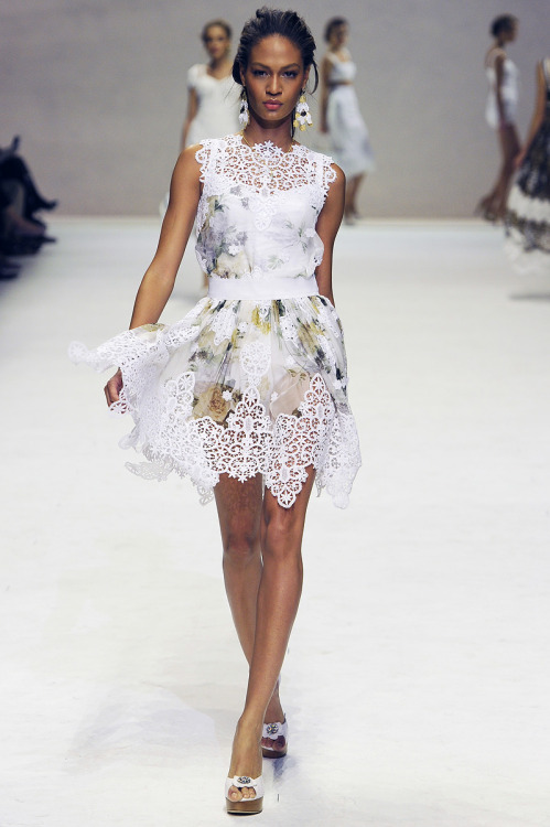 fuckyeahvintagediary:Joan Smalls - Dolce & Gabbana SS 2011 RTWI’m a sucker for lacey thing