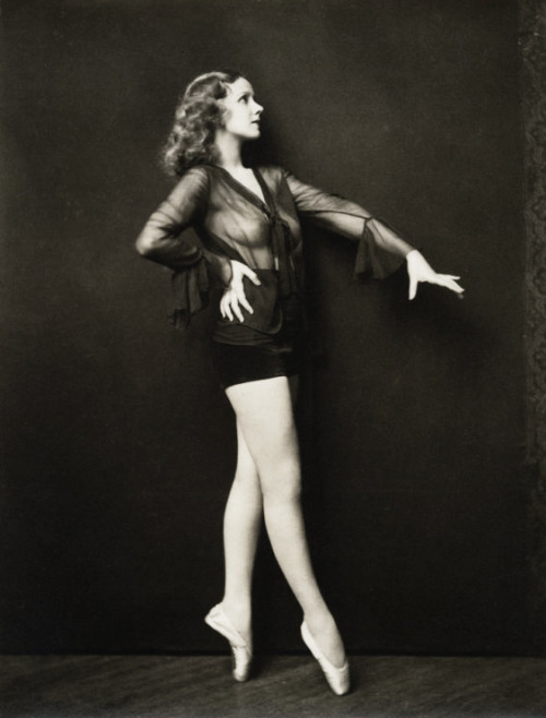 Porn Pics vintagegal:   Leslie Doree by Alfred Cheney