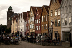 Scandinavia-Mania:  Bryggen - Bergen (Par *Heloise*) 