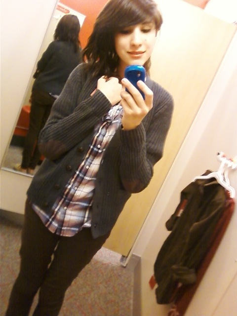 ashietaylor:  Oh whad up dressing room pictures Bought this snazzy cardigan I dig