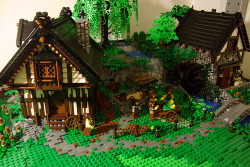 legozz:  Medieval village (by - Derfel Cadarn -)