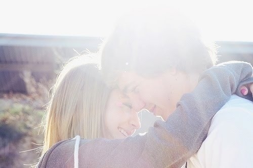  E acima de tudo, tenham amor, porque o amor une perfeitamente todas as coisas. (Colossences 3:14) 