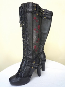 macarontea:  Epic boots with rose embroidery.