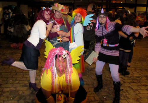 Our little group of ponies from the furcon in october. Not a very good photo, but i’ve been unable to find a better one… Or any other ones at all! We had two Raritys and no Pinkie, but that’s a good spread, considering we didn’t