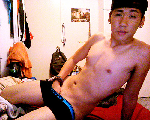 scottyarhh: Join me? (;  cuz it’s topless tuesday 
