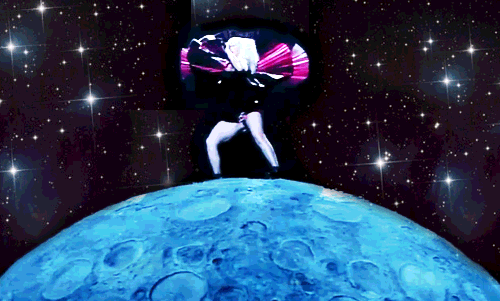  “Ma-ma-ma marry, ma-ma-ma marry the Night” 
