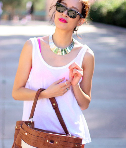 c-r-i-s-p:  Lip color, necklace, and baaaag. xx  she’s amazinggggg