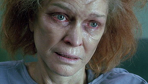 filmtrivia:  When Ellen Burstyn first read the script offered by Darren Aronofsky, she was horrified by it and rejected the role. It was not until after she watched a video of Pi, Aronofsky’s previous film, that she changed her mind and accepted the