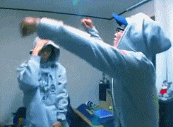 any-kpop-deactivated20120105-de:  GD and TOP dancing Candy Shop. 