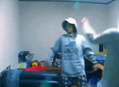 any-kpop-deactivated20120105-de:  GD and TOP dancing Candy Shop. 