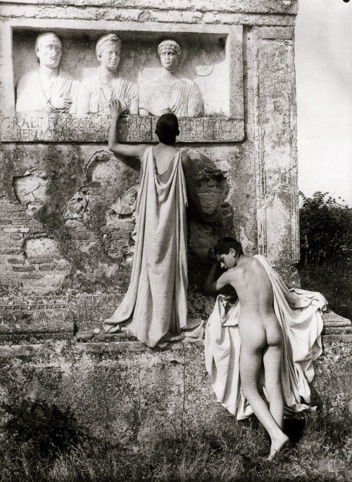 A fine image by Guglielmo Plüschow, once more using the ruins of classical  Rome as the ideal backdr