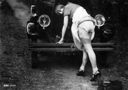 vintagegal:  1920’s erotica