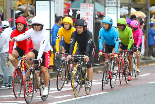 queenstage: Keirin roadies! (Photo via Cyclowired.jp)