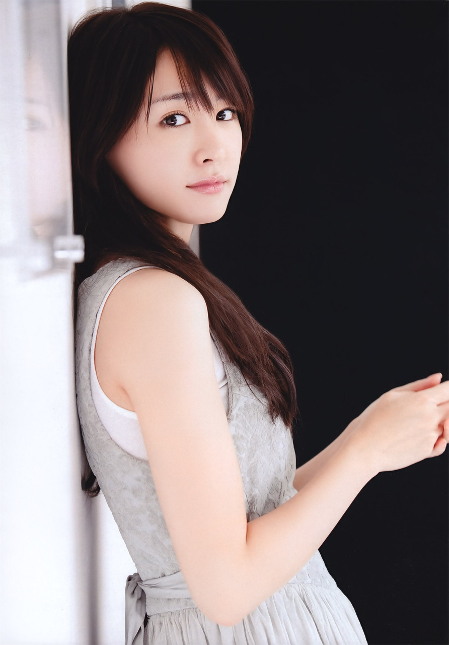 i-girls:  yuria:  きれいなお姉さんの写真 - 【No.2782】 きれいなお姉さん