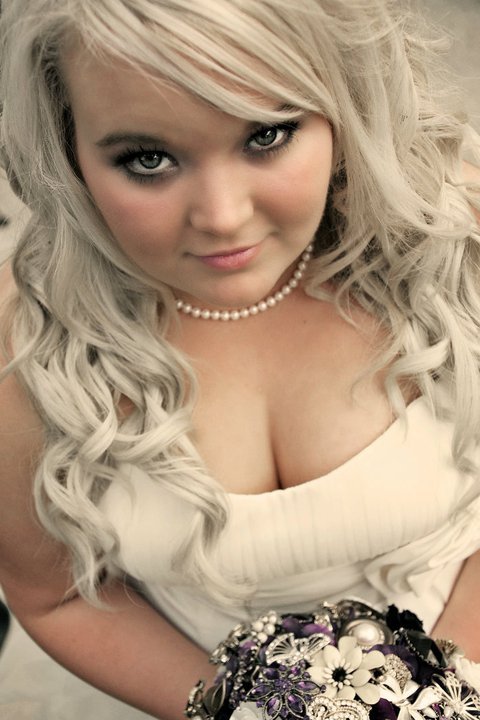 princsscupycake:  lovethechub:  chubby girls make beautiful brides :] danielebrooke.tumblr.com  Stun