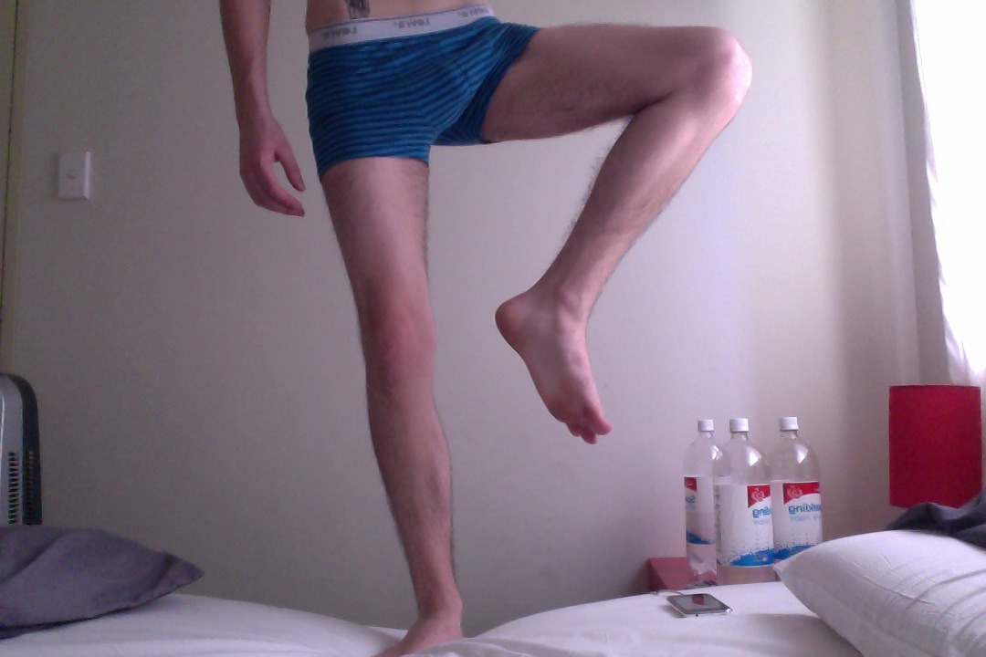 guyswithhotlegs:  that-boy-is-a-monster has nice legs