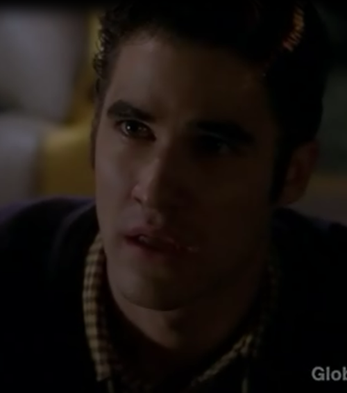 princessblainers:Can we talk about Blaine’s face here for a moment?Through the haze of alcohol, he’s