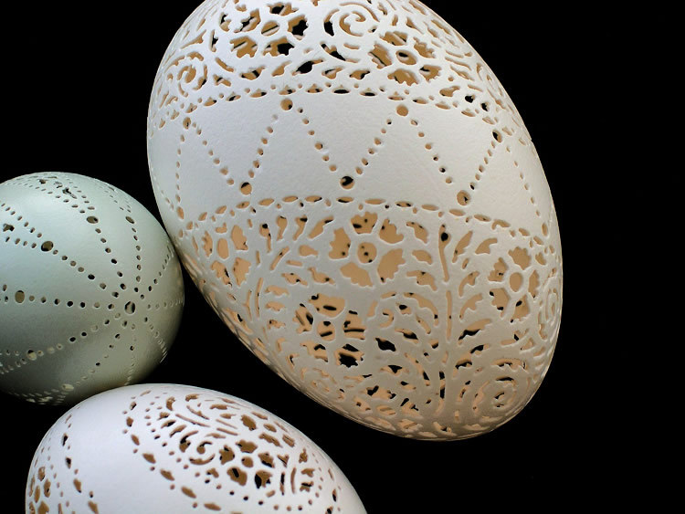 chimpgoods:  Hand carved and etched Victorian Lace chicken eggs by Beth Ann Magnuson. 