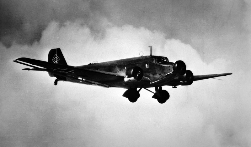 opacasilentianoctis:  German military transport aircraft S-52 (Ju 52). 
