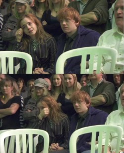  Rupert E Emma De Mãos Dadas Vendo O Vídeo De Despedida *—-* 