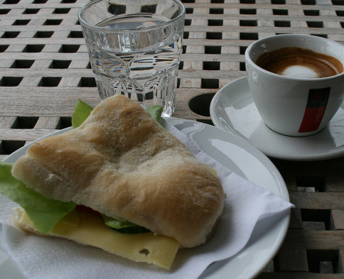 Prima colazione!!! Senza macchiato non esisto… Il panino è solo un contorno…
mmm…breakfast by Wrote on Flickr.