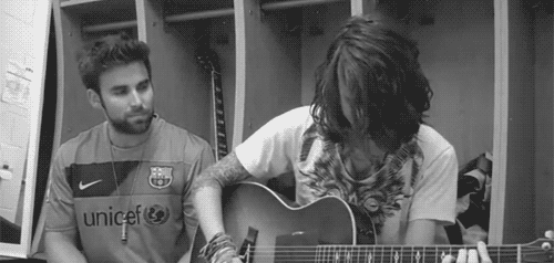 -maydayparade:  When he pushes back his hair jaskhfdjh I CAN’T 