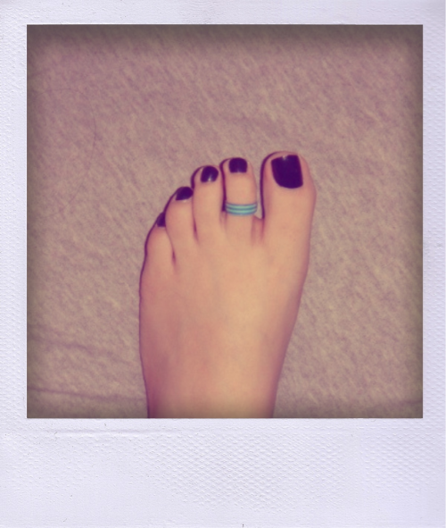 ilsealcorta:Baby blue toe ring…. :)