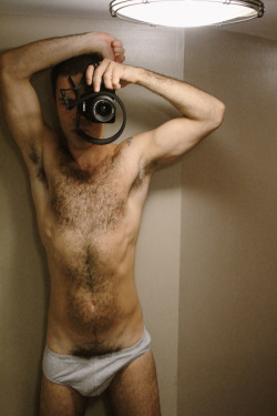 pinkmafiaboss: Woof mauriziofiorino:  SELF-PORTRAIT IN THE RESTROOM AFTER THE WORKOUT.  