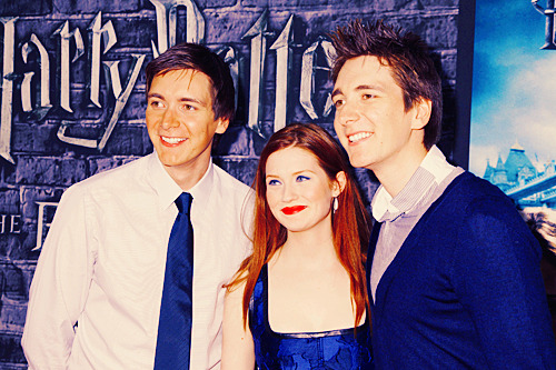  Bonnie Wright, James and Oliver Phelps 