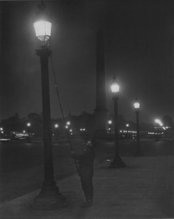  Brassaï, Place de la Concorde, Paris, 1932-1933