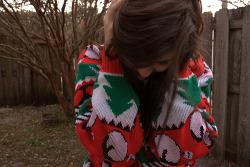 AHH I NEED A FESTIVE HOLIDAY SWEATER NOWWW