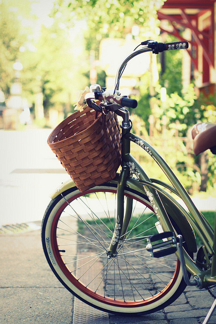 richardmelick: La Bicicletta by Alex-Takes-Photos on Flickr.