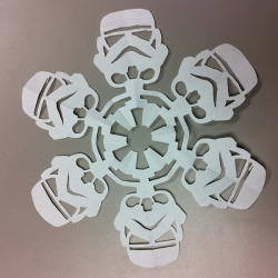 jacksbrokendoll:  !!!!!!!!!!!! ebullientefflorescence:  Star Wars paper snowflakes. Directions here. :)  