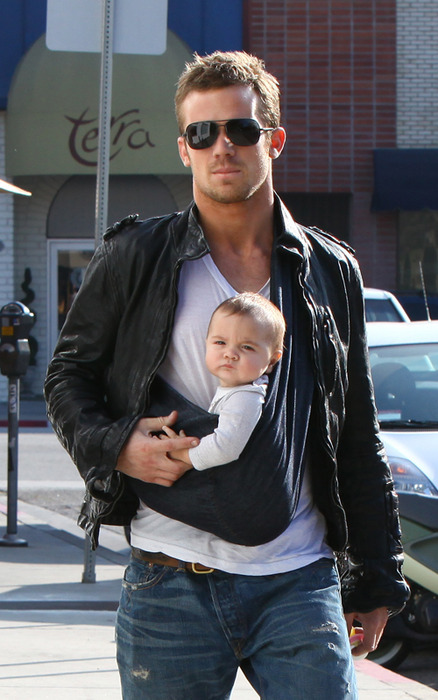 c-ove: v-o-g-u-e:  s-altybliss:  oh my god this is perfect  dilf x10 hottest dad ever  DILF hahhahah