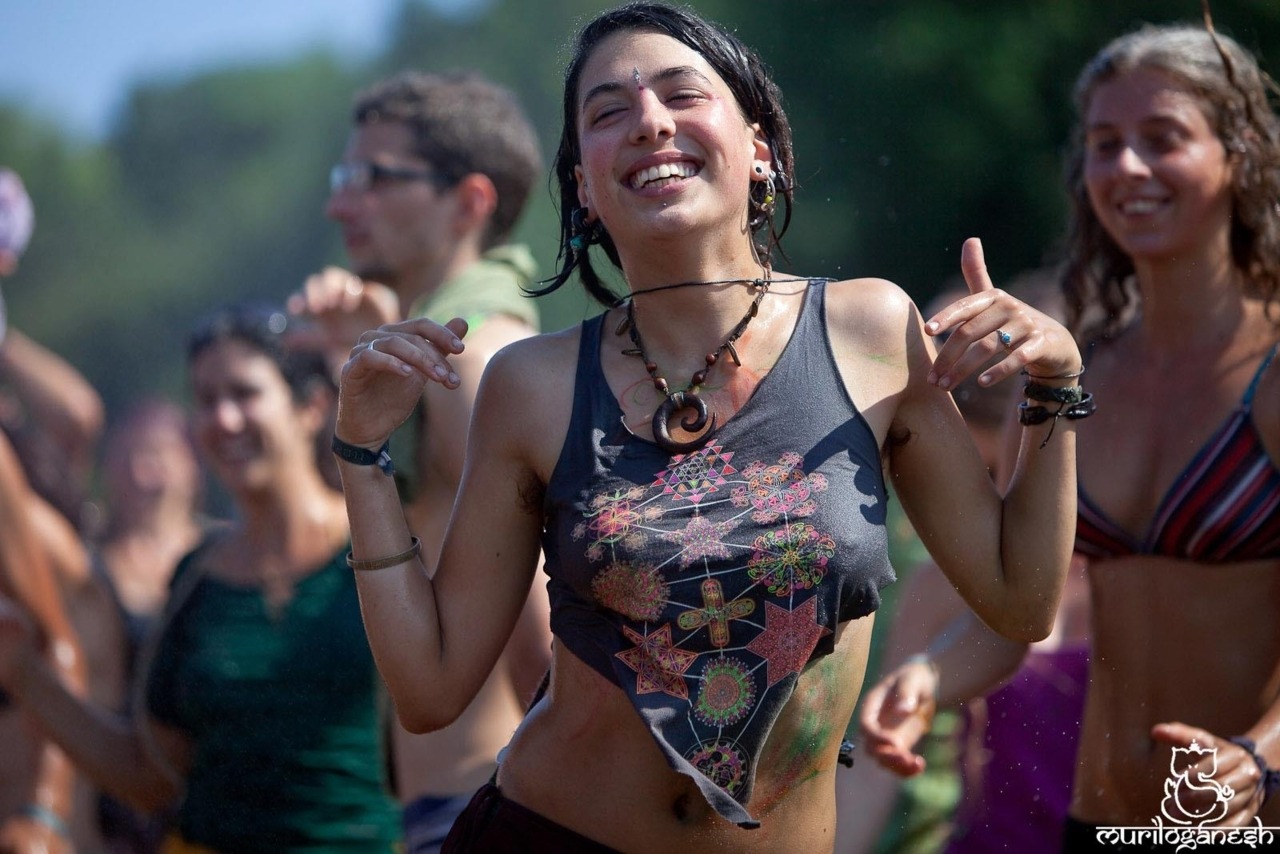 flowersofgaia:  Take me to the land of sunshine, love and creative vibes! (Murilo