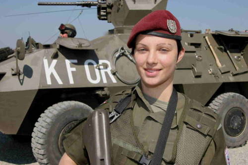 Female israeli soldiers women