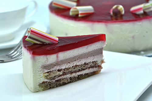 diet-killers:Raspberry white chocolate cake (by SingaporeFlyer - The Official Gallery)