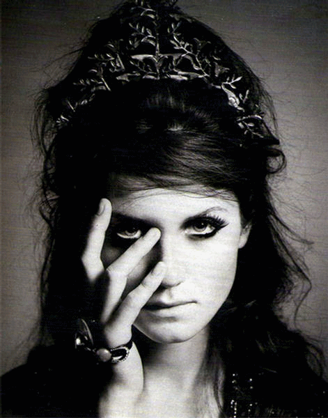  Bonnie Wright  