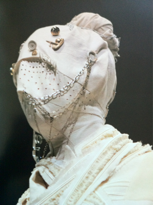 66lanvin:  CATCH the MYSTERY…………No.1