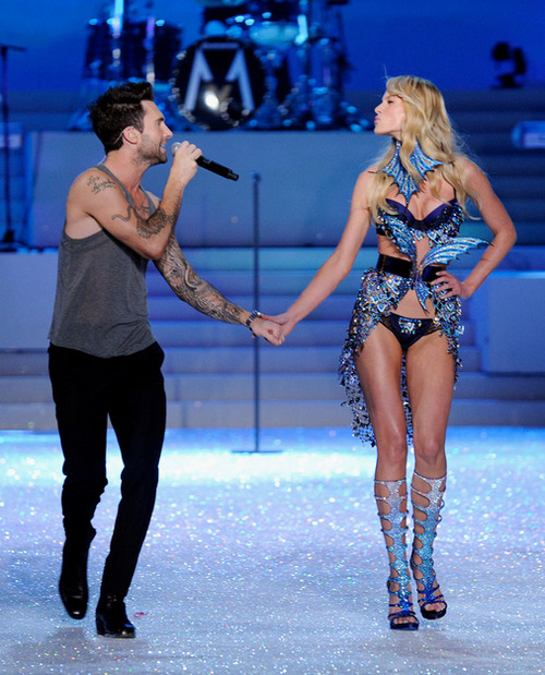 Anne vyalitsyna adam levine