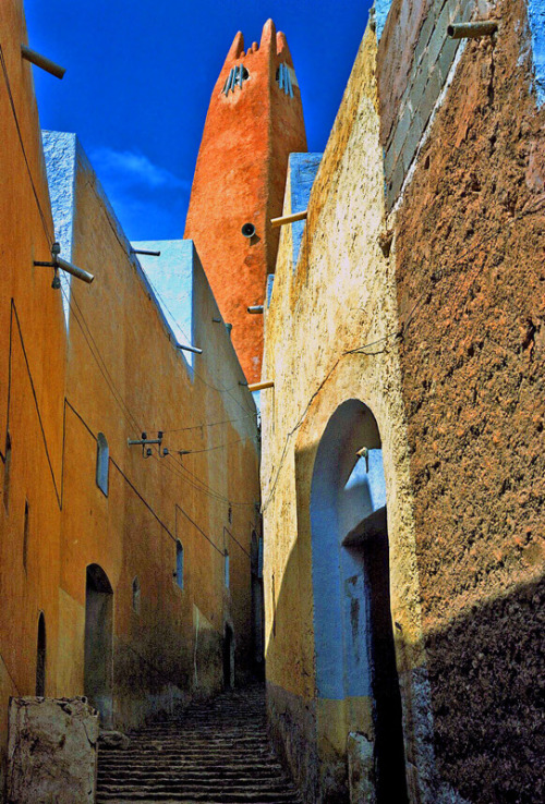 (via A minaret in the desert, a photo from Ghardaia, Inland | TrekEarth)