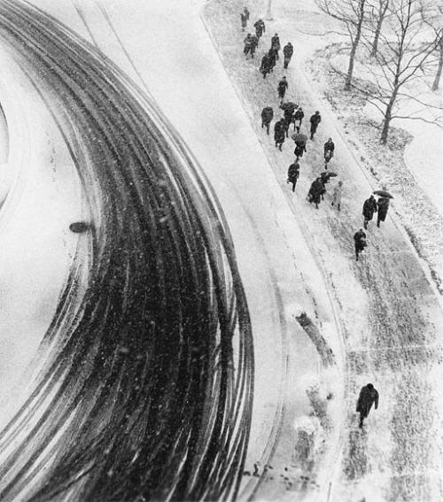 wonderfulambiguity:  Bedrich Grünzweig, Arriving for Work, 1966 