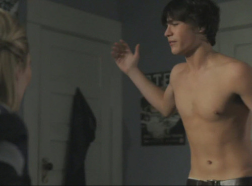 lunaradvent:  Just a bunch of pictures of the lovely Logan Huffman from the sadly shortlived ABC series, V.  