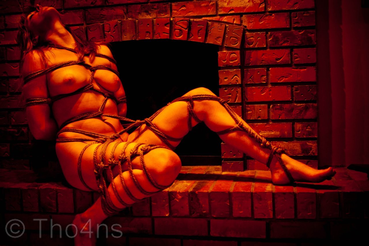 tho4ns:  &ldquo;Dreaming of fire&rdquo; Photo/Rigging: Tho4ns
