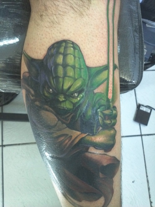 fuckyeahtattoos:  My 3° tattoo…..Jedi Master Yoda. Made by Hernan Carreño, Buin, Chile There’s no story….I found that paint on deviart, I’m a Star Wars fan and that’s it !I hope you like it….Greeting from Chile  