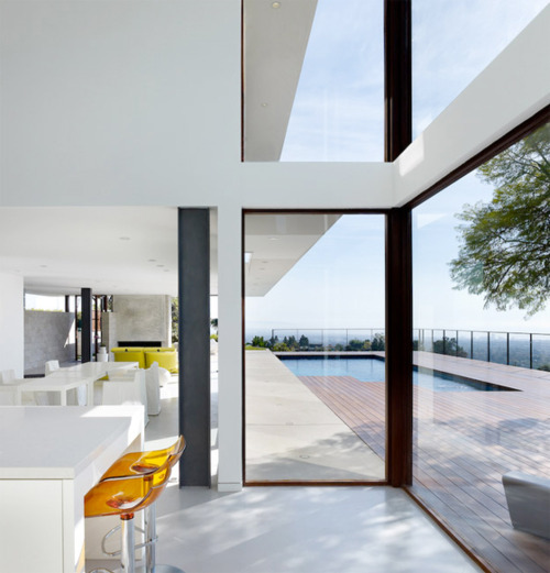 dreamyhome:  n-ewday:  crisp  so much light! 