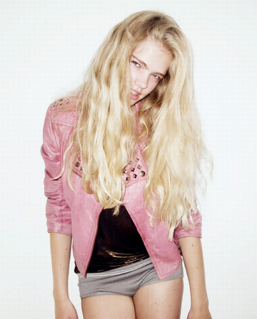 r-4-m-p-4-g-e-d:  I want the jacket even though I don’t like pink.. 