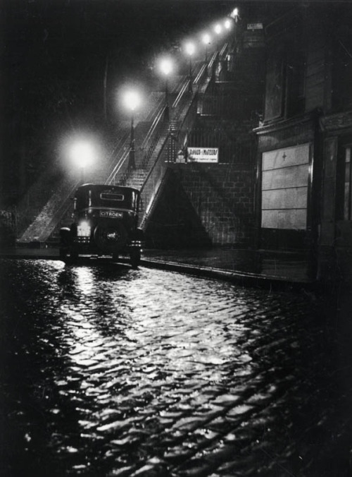 luzfosca:  Willy Ronis Rue Muller à Montmartre, porn pictures