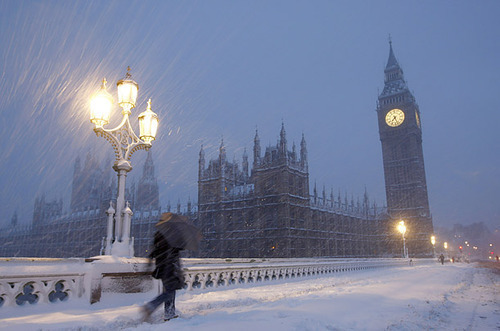 bluepueblo:  Snowstorm, London  photo from thingssheloves 