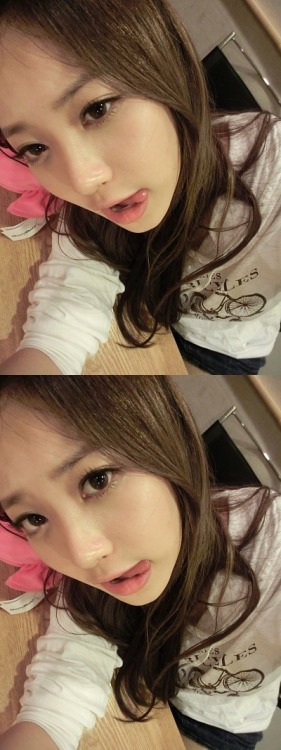 걸스들의 폭풍 사진놀이알라뷰 빵 Girls’ storm playing with photos, ILU Bbang TL Note: The storm in the s